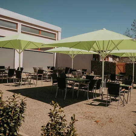 מלון Campus